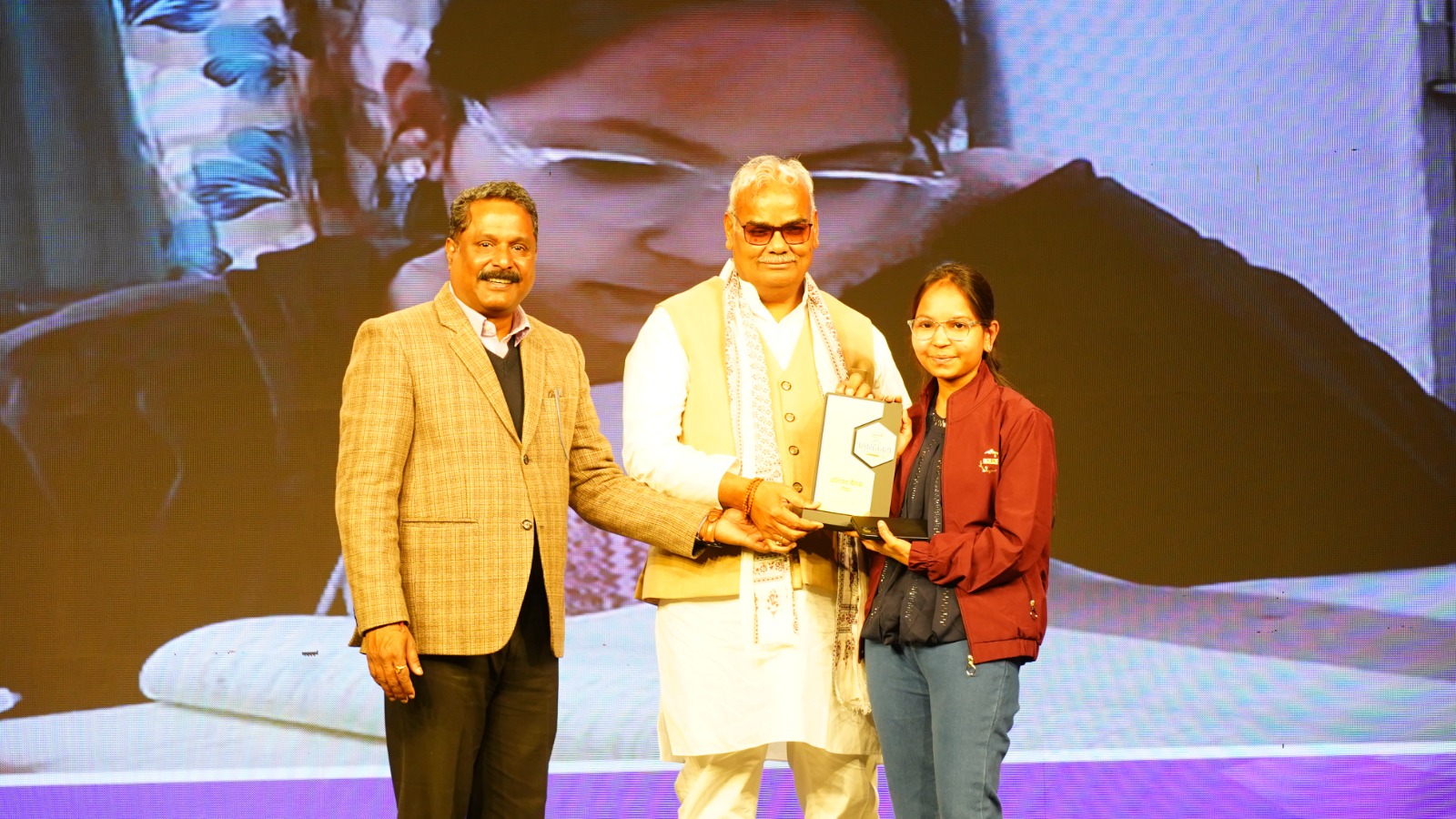 Manzil stars felicitated by Rajasthan State Education Minister Shri Madan Dilawar at the “Shikshit Beti, Sunhara Rajasthan” event